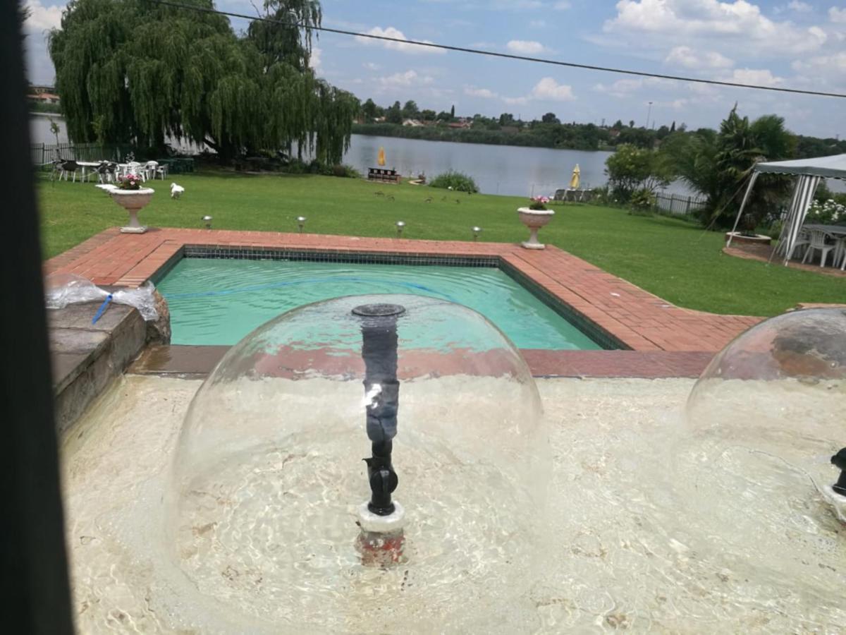 The Lakehouse Guest House Brakpan Vliegveld Extérieur photo